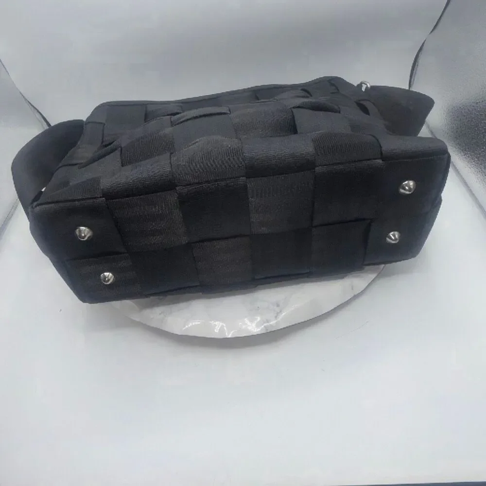 HARVEYS Black Executive Messenger Seatbelt Bag
